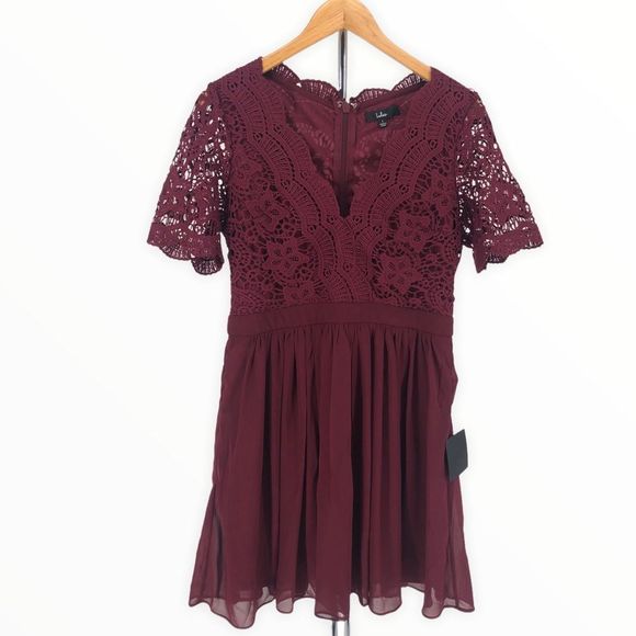Lulu’s Angel in Disguise Burgundy Lace Skater Dress Short Sleeves size Large NWT - Picture 3 of 15